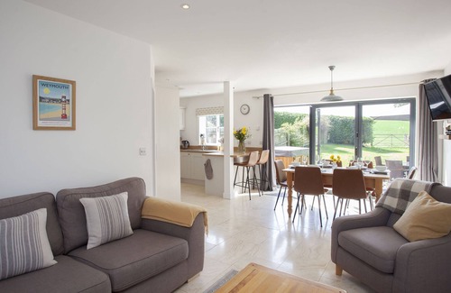 Dorchester Cabaña | TOKENHILL COTTAGE, pet friendly, with hot tub in Piddletrenthide