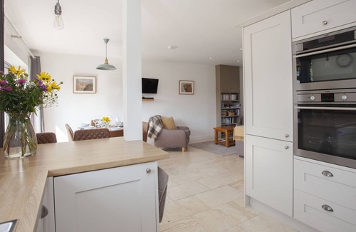 Dorchester Cabaña | TOKENHILL COTTAGE, pet friendly, with hot tub in Piddletrenthide