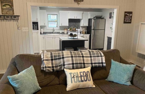 Turtle Beach Cabina | Toledo Bend Cabin-Mid-Lake-5 Miles from Town--Entire Cabin in Many, La