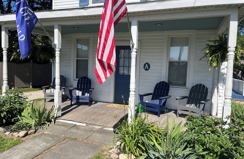 Put-in-Bay Apartamento | Toledo House Guest Suite A. Catering to couples. Great location downtown PIB.