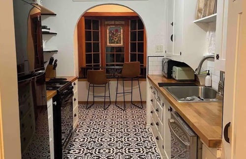 Toledo Casa | ToledoTopia- 4bdrm/2bath- 1 mile to Promedica