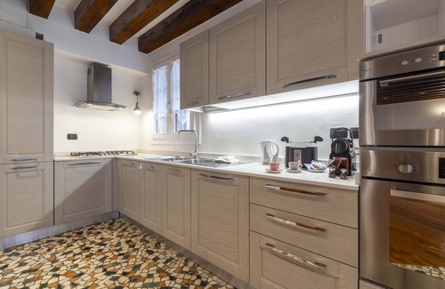 Dorsoduro Apartamento | Tolentini Terrace by Wonderful Italy