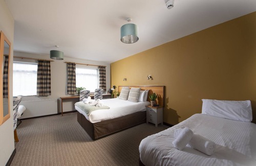 Redruth Hotel | Tolgus Family Room - 12 - A hotel room that sleeps 4 guests in 1 bedroom