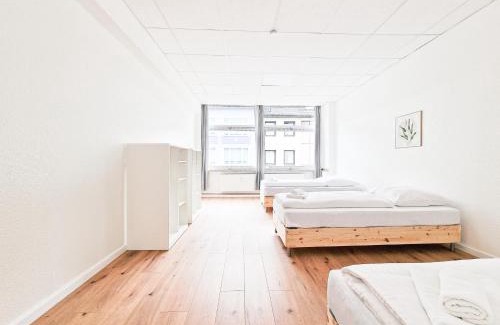 Stadtmitte Apartamento | Tolstov Apartments - City Center Apartment with 5 Rooms - 10 Min Messe DUS