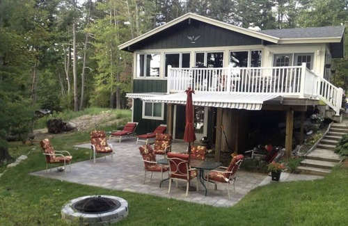 Gilford Casa | Tom’s Cabin Lake Winnipesaukee