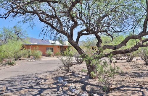 Tanque Verde Casa | Tomahawk Ranch with Western charm and beautiful mountain views