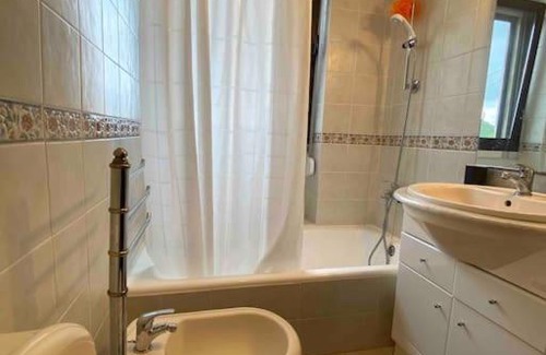 Casais Apartamento | Tomar Village, Keep cool in the pool!