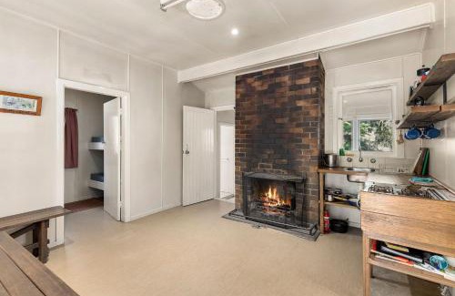 Comara Casa | Toms Cabin