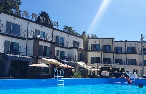 Iun Casa | Tongyeong Chorokbit Bada Pension