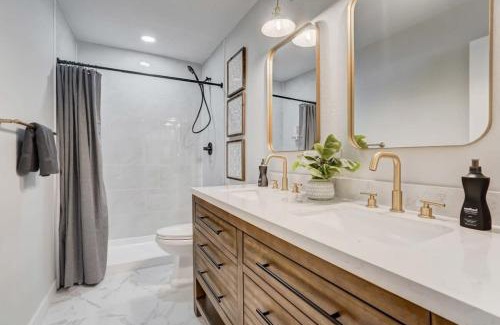 West Colorado Springs Casa | Tonka Heights Remodeled Oasis BBQ Hot Tub