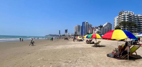 Tonsupa Apartamento | Tonsupa A 2 cuadras Del Mar Parqueo Cocina Piscina Reserva con anticipo