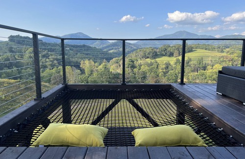 Waynesville Casa | Top 1% Airbnb! Open air cabin, sweeping views at low elevation, in the Smokies!