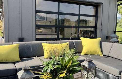 Waynesville Casa | Top 1% Airbnb! Open air cabin, sweeping views at low elevation, in the Smokies!