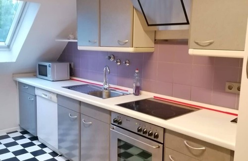 Kaarst Apartamento | TOP Ddorf 100 qm AppTerrasse 5 Pers i2 SZ 1A Lage Badesee Aldi Lidl
