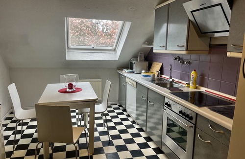 Kaarst Apartamento | TOP Ddorf 100 qm AppTerrasse 5 Pers i2 SZ 1A Lage Badesee Aldi Lidl