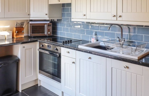 Felton Cabaña | TOP FARM COTTAGE, pet friendly, character holiday cottage in Knockin