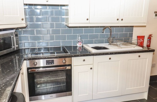 Felton Cabaña | TOP FARM COTTAGE, pet friendly, character holiday cottage in Knockin
