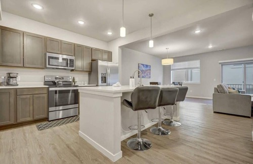 Stetson Hills Casa | Top Flight! Modern AC Fast WiFi Patio Garage