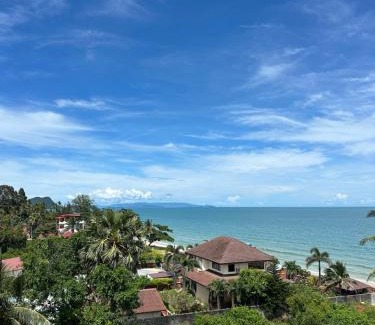Khanom Apartamento | Top-Floor 1-Bedroom Ocean View Condo