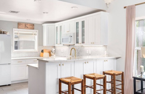 Dadeville Condominio | Top Floor at Sunset Point on Lake Martin!