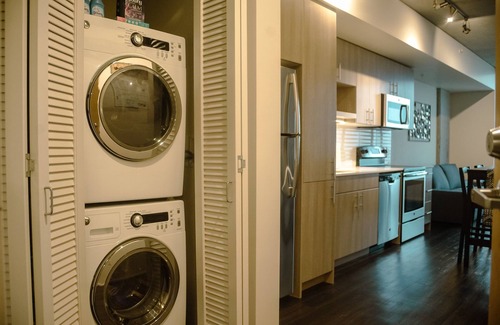 Pearl District Apartamento | Top Floor Condo W/Beautiful View Overlooking the city