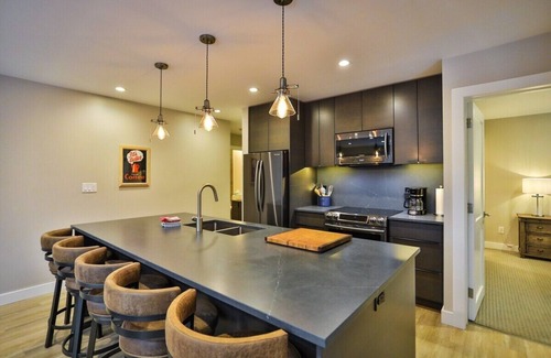 East Kootenay Condominio | Top Floor Corner Unit with the Best Views of the Mountain