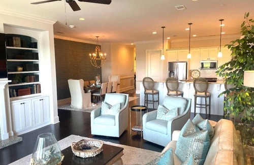 Darien Condominio | Top Floor luxury 3-bedroom condo w/river and marsh views - Walk to dining.