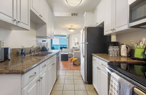 Marina Peninsula Apartamento | Top-Floor Marina Escape 3BR Penthouse Ocean View