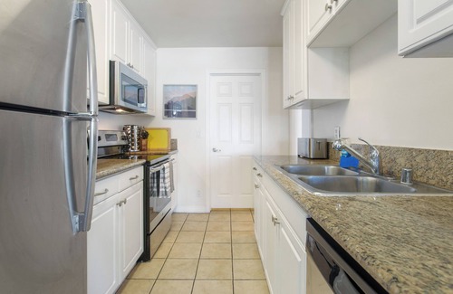 Marina Peninsula Apartamento | Top-Floor Marina Escape 3BR Penthouse Ocean View