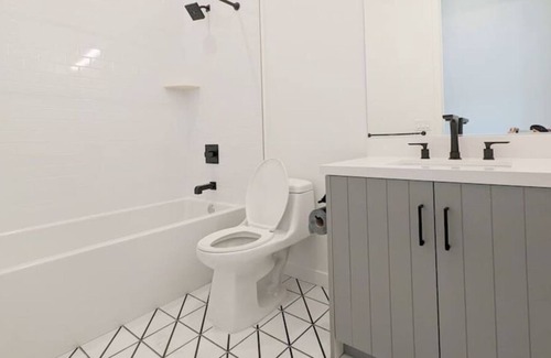 Chatsworth Apartamento | Top Floor: Pool, Jacuzzi, Sauna, Steam, Game Room
