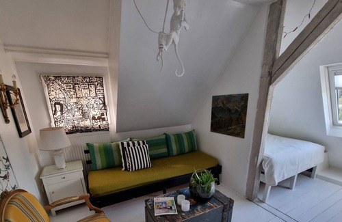Overath Apartamento | Top floor studio apartment