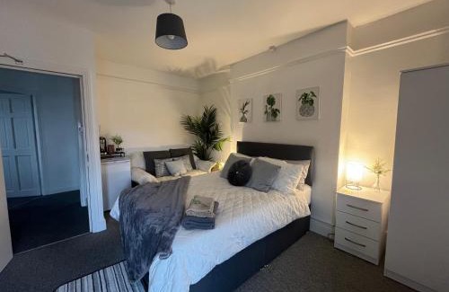 Hereford Casa | Top Floor Suite - Cedar House