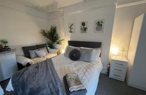 Hereford Casa | Top Floor Suite - Cedar House