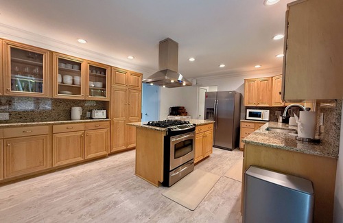 Vernon Casa | Top Luxe Oasis: Ski's, Hike, Golf, Fine Dining, Fireplace, Ultimate Relaxation
