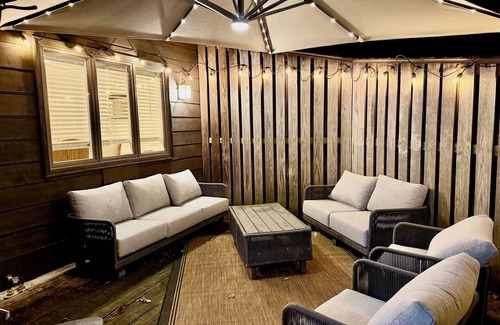 Vernon Casa | Top Luxe Oasis: Ski's, Hike, Golf, Fine Dining, Fireplace, Ultimate Relaxation