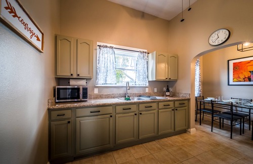 Vallejo Apartamento | ~ Top of St. Vincent Hill ~ Walk to Farmers Market, SF Ferry, & Transit Hub ~