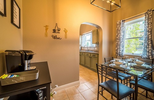 Vallejo Apartamento | ~ Top of St. Vincent Hill ~ Walk to Farmers Market, SF Ferry, & Transit Hub ~