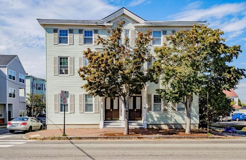 West Bayside Apartamento | Top of the Old Port/East Bayside1 BR Free Parking