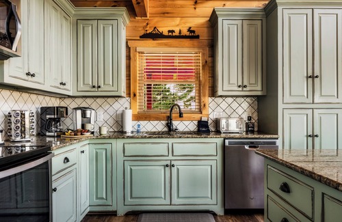 Gatlinburg - Pigeon Forge Cabina | Top-rated neighborhood + Mountain View! Outdoor + Indoor Pools