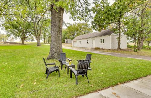 Pauline Casa | Topeka Farmhouse Hideaway 5 Mi to Downtown!