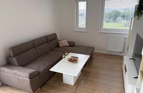 Bratislava Apartamento | Topoľčianska Apartment Bratislava - Free Garage Parking & 10min Tram to Center