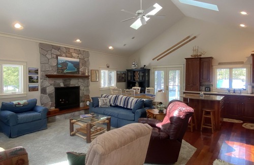 Rapid City Casa | Torch Lake Cabin near launch with boat option