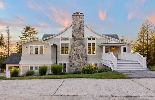 Alden Casa | TORCH LAKE EJECUTIVE LODGE