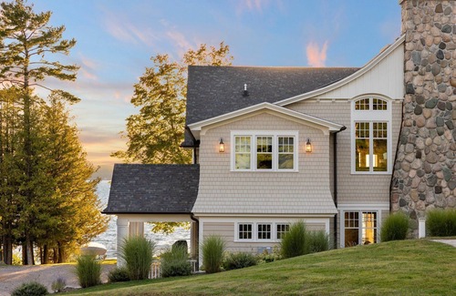 Alden Casa | TORCH LAKE EJECUTIVE LODGE