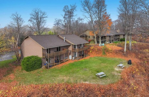 Kewadin Condominio | 🛶 Torch Lake Vista – A-Ga-Ming Golf & Lakeview Condo | Large Patio ➠ 741/Unit 9A