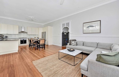 Merewether Casa | "Tosca" Elegant Merewether Beach House with Pool