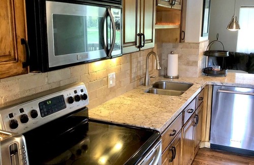 Park Meadows Condominio | NUEVO LANZAMIENTO - renovación total! Chalet de esquí 3 bd / 2 bth con vistas a la montaña