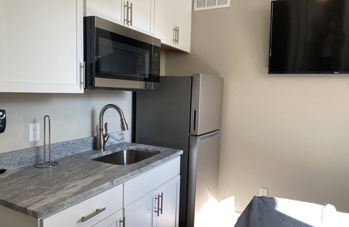 Sterling Apartamento | Totally Remodeled Studios! #4