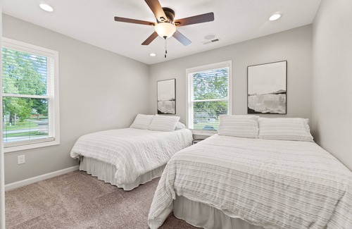 Fremont Casa | Totally Renovated! Luxury Lakehouse on Snow Lake