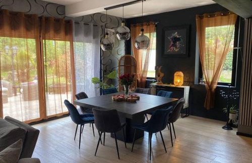 Lagrace-Dieu Villa | Toulousaine de 200 m2 10 pers Piscine Jacuzzi proche de Toulouse